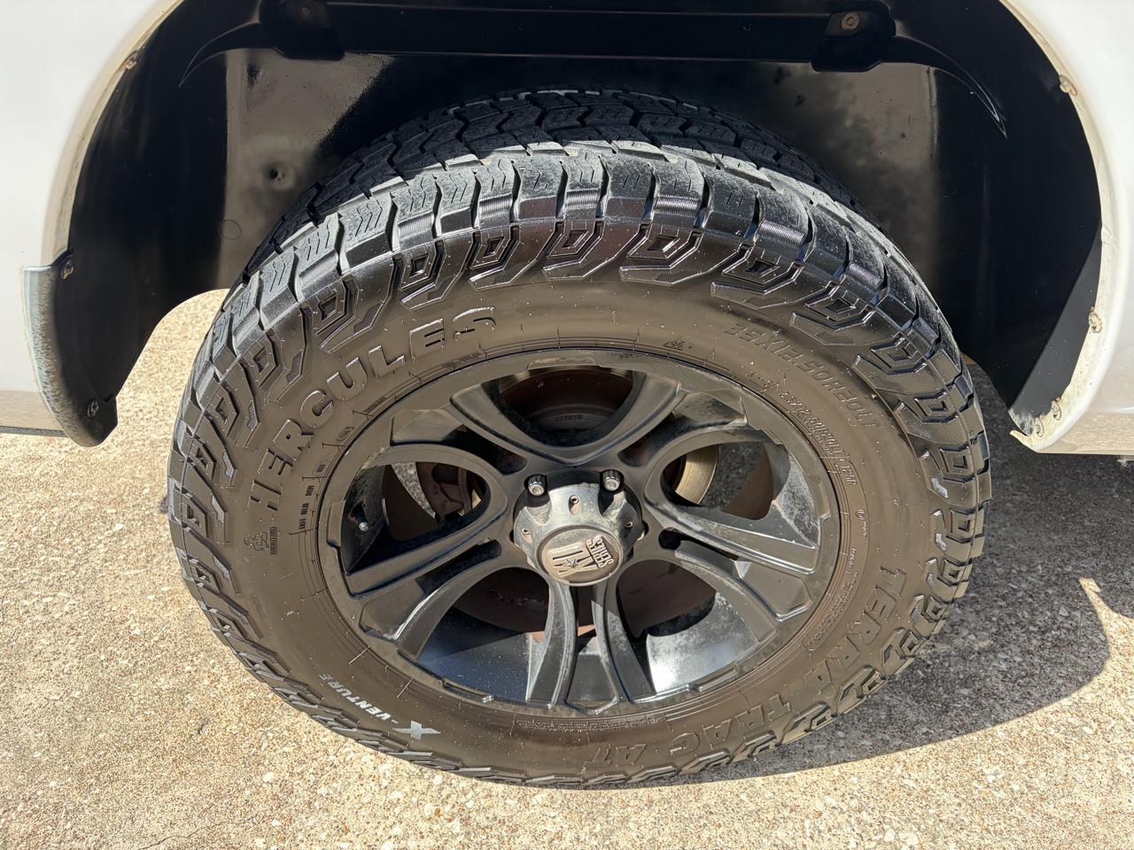 RAM 1500 4WD Crew Cab 140.5" SLT 2012