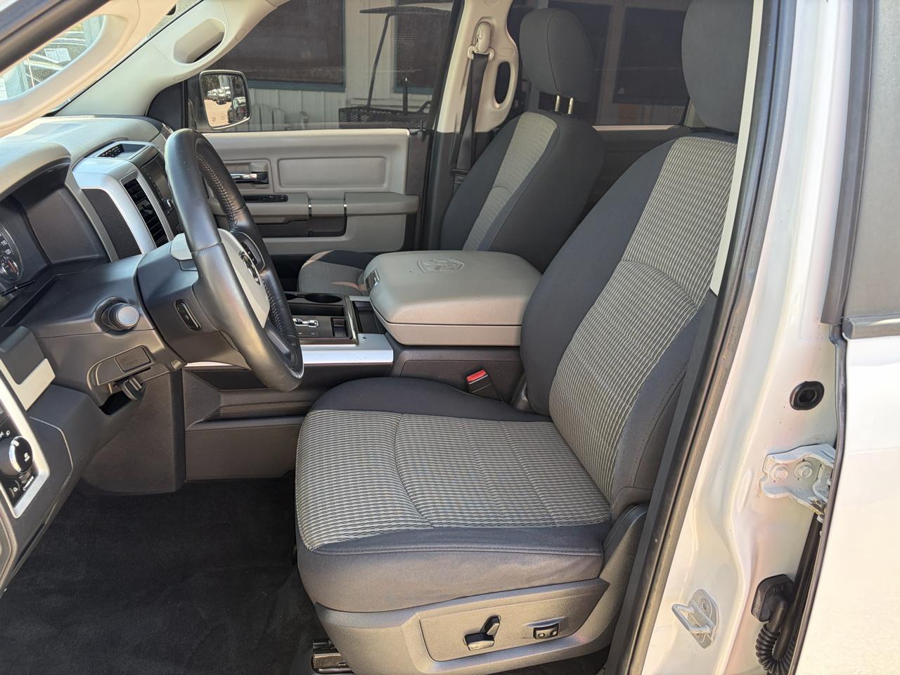 RAM 1500 4WD Crew Cab 140.5" SLT 2012