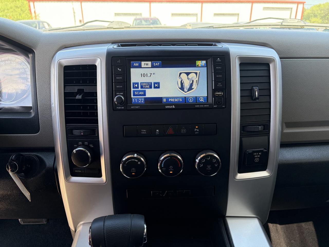RAM 1500 4WD Crew Cab 140.5" SLT 2012