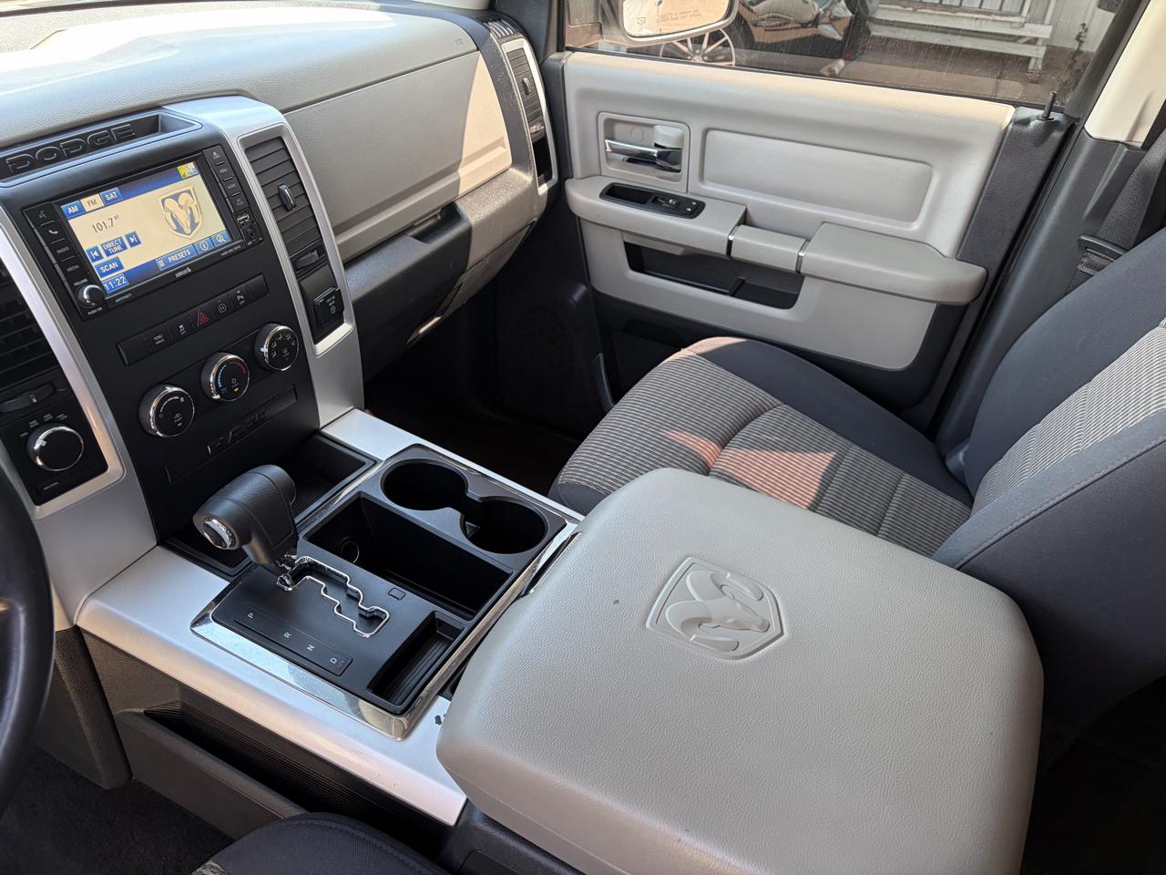 RAM 1500 4WD Crew Cab 140.5" SLT 2012