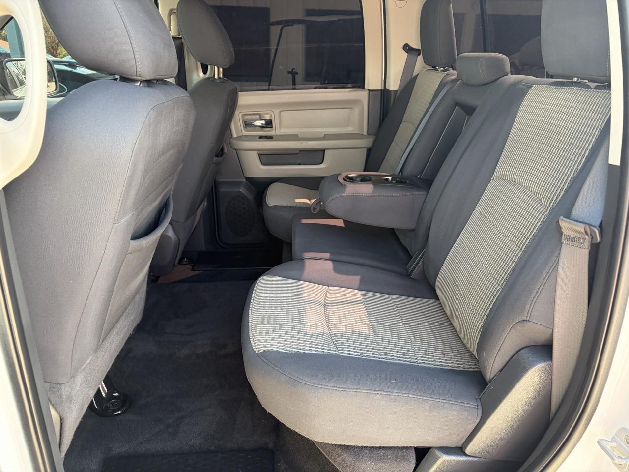 RAM 1500 4WD Crew Cab 140.5" SLT 2012