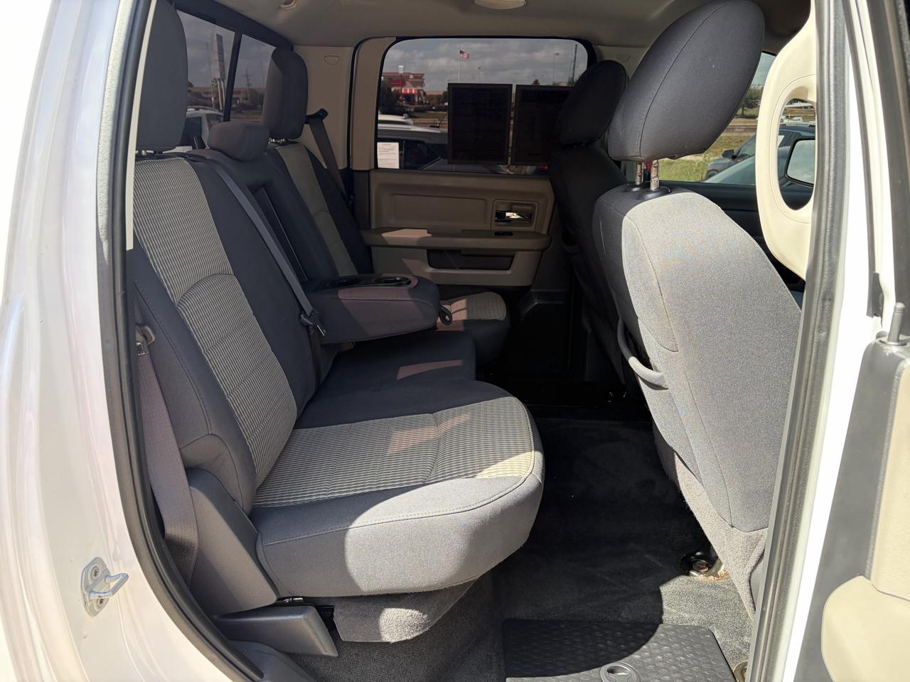 RAM 1500 4WD Crew Cab 140.5" SLT 2012