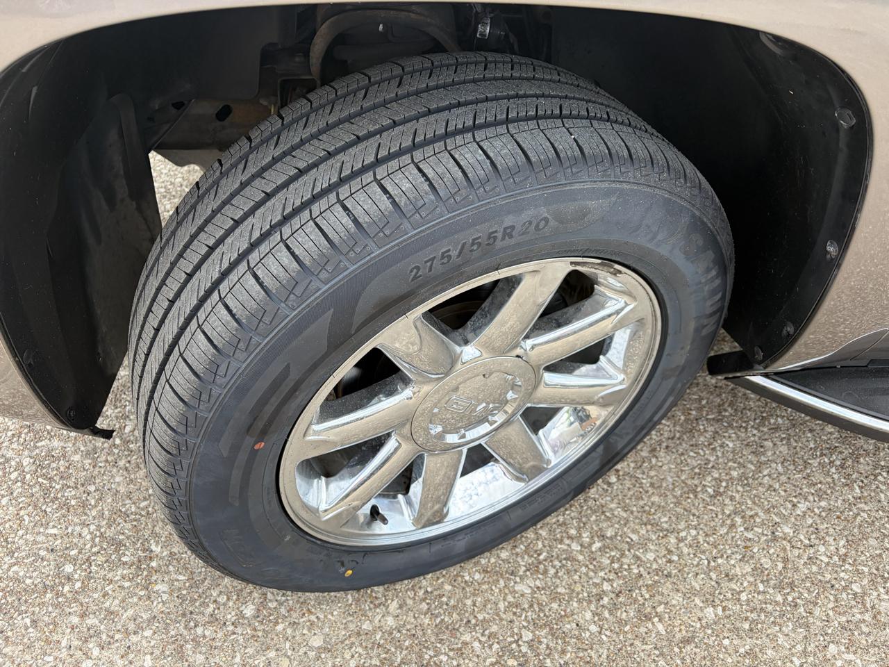 GMC Yukon AWD 4dr 1500 Denali 2011