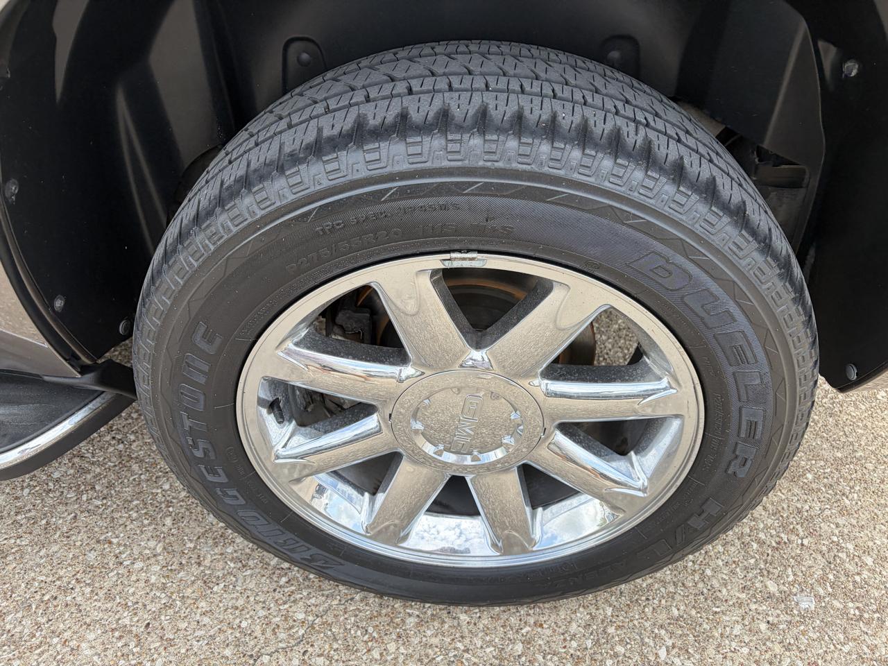 GMC Yukon AWD 4dr 1500 Denali 2011
