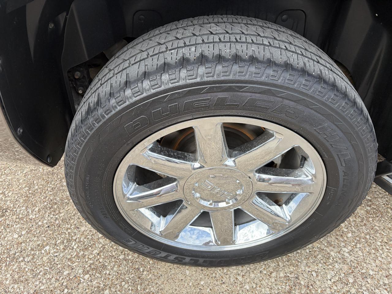 GMC Yukon AWD 4dr 1500 Denali 2011