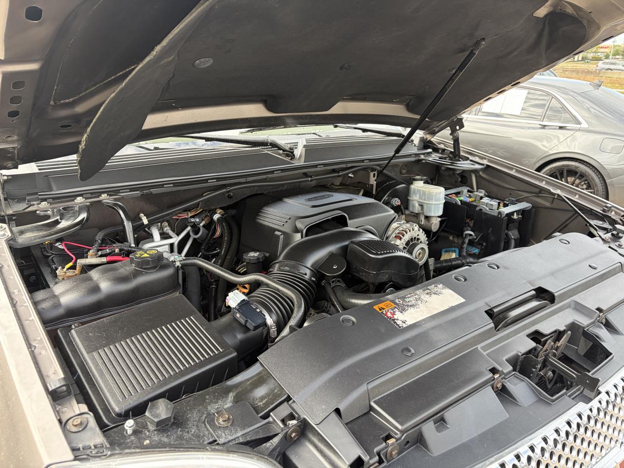 GMC Yukon AWD 4dr 1500 Denali 2011