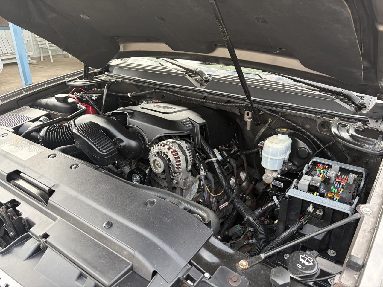 GMC Yukon AWD 4dr 1500 Denali 2011