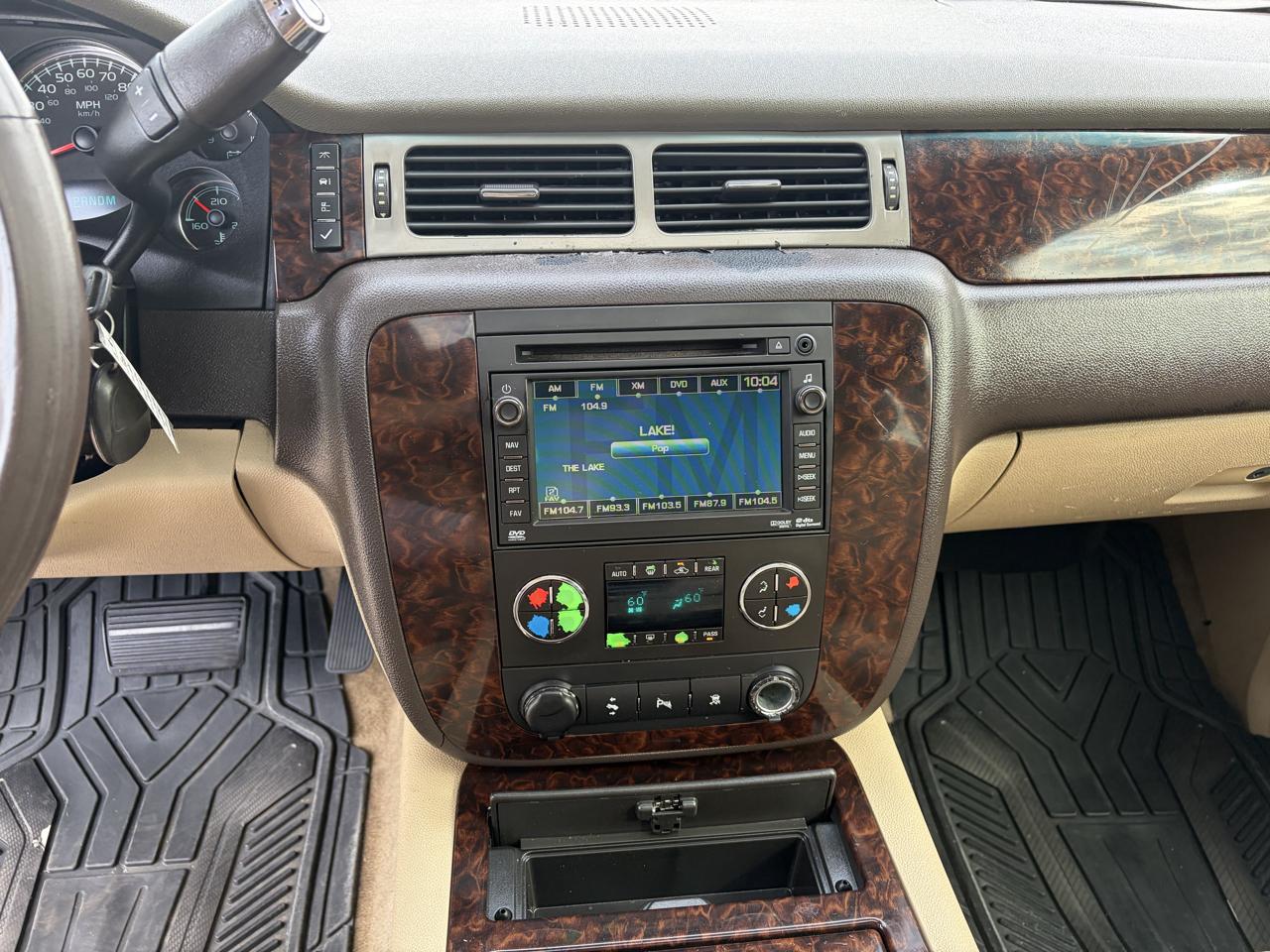 GMC Yukon AWD 4dr 1500 Denali 2011