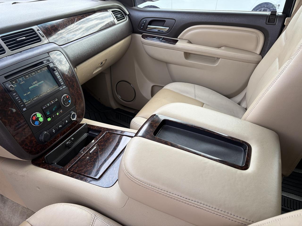 GMC Yukon AWD 4dr 1500 Denali 2011