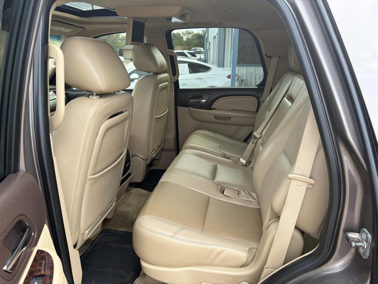 GMC Yukon AWD 4dr 1500 Denali 2011