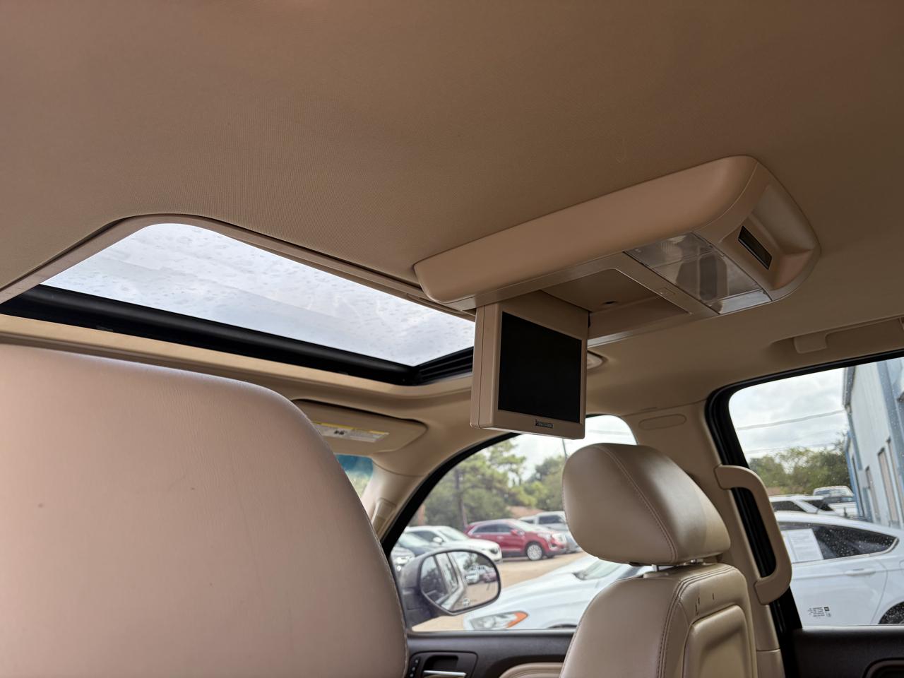 GMC Yukon AWD 4dr 1500 Denali 2011