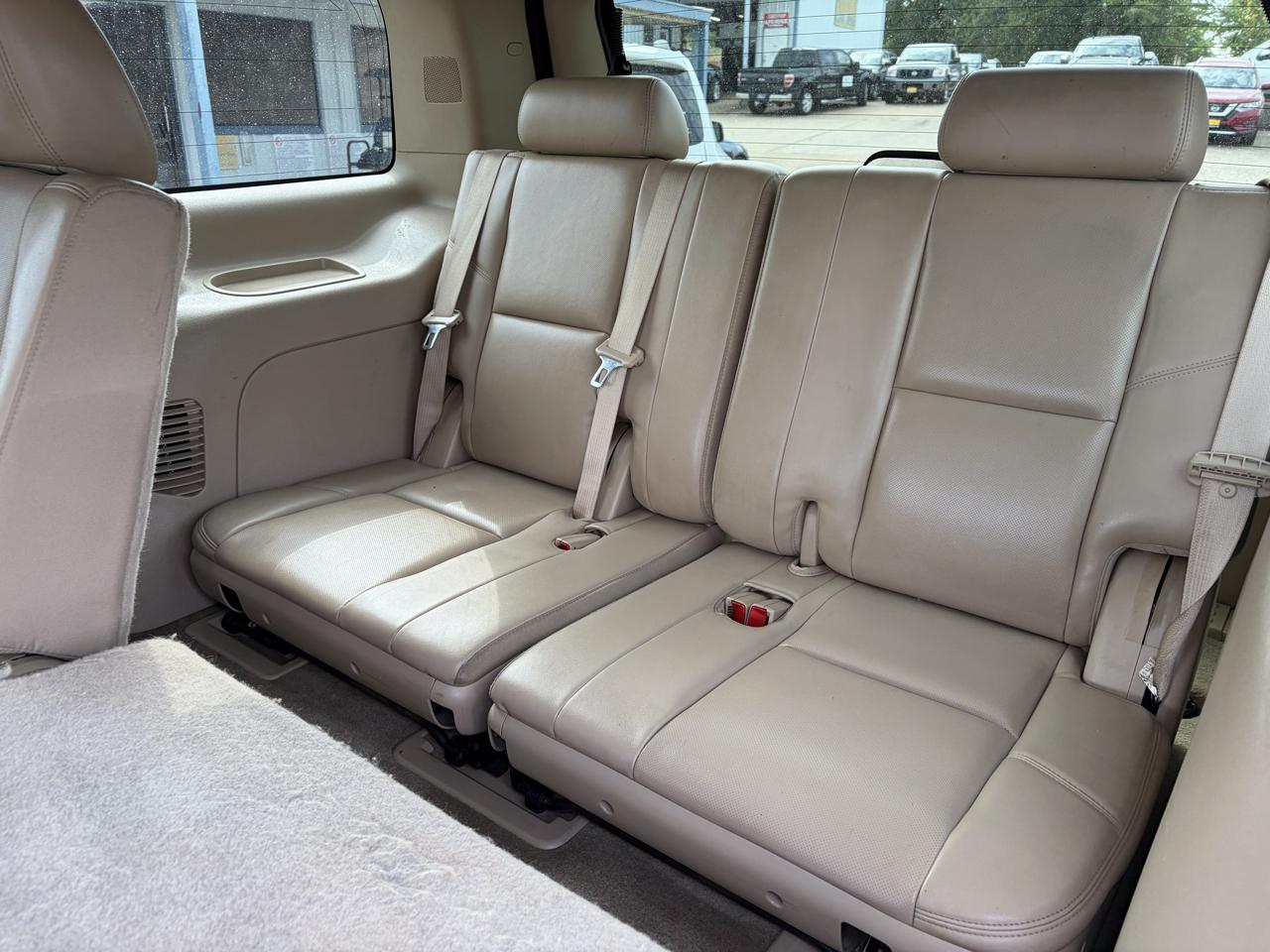 GMC Yukon AWD 4dr 1500 Denali 2011
