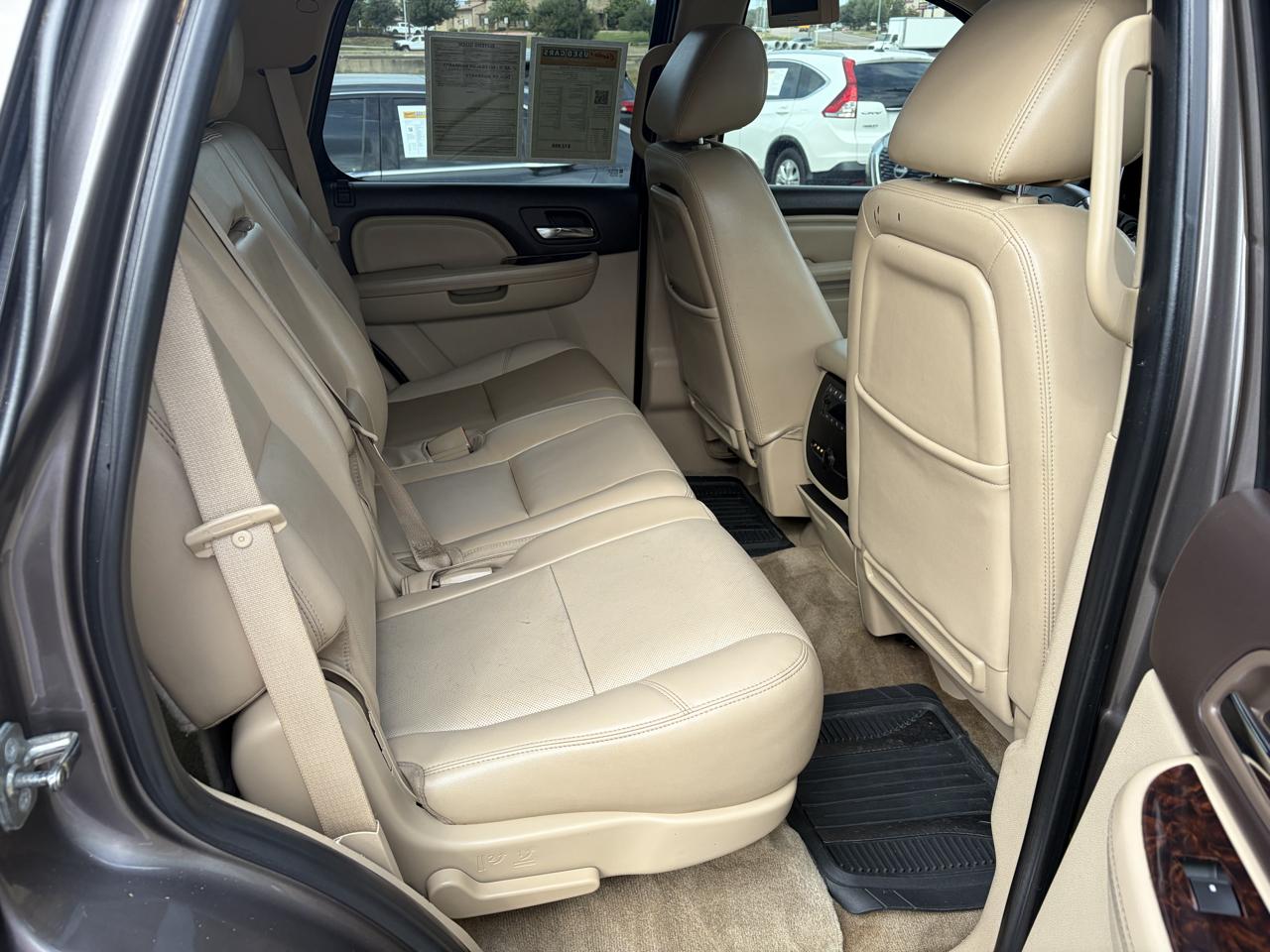 GMC Yukon AWD 4dr 1500 Denali 2011