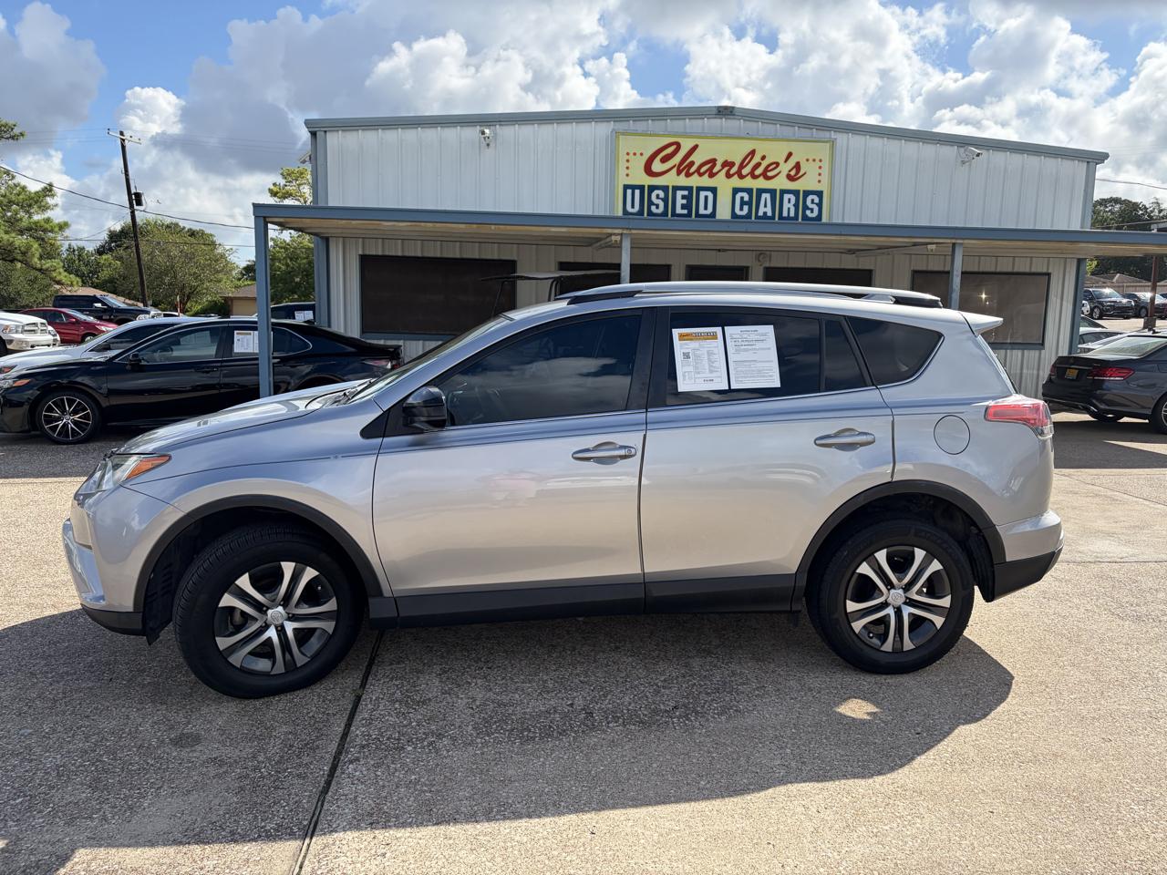 Toyota RAV4 LE FWD (Natl) 2018