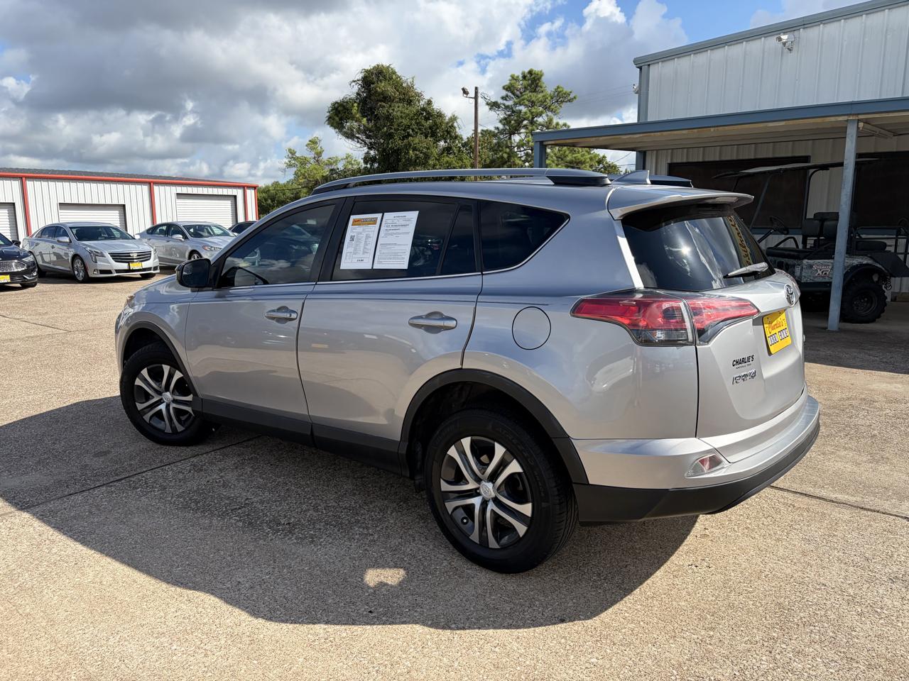 Toyota RAV4 LE FWD (Natl) 2018