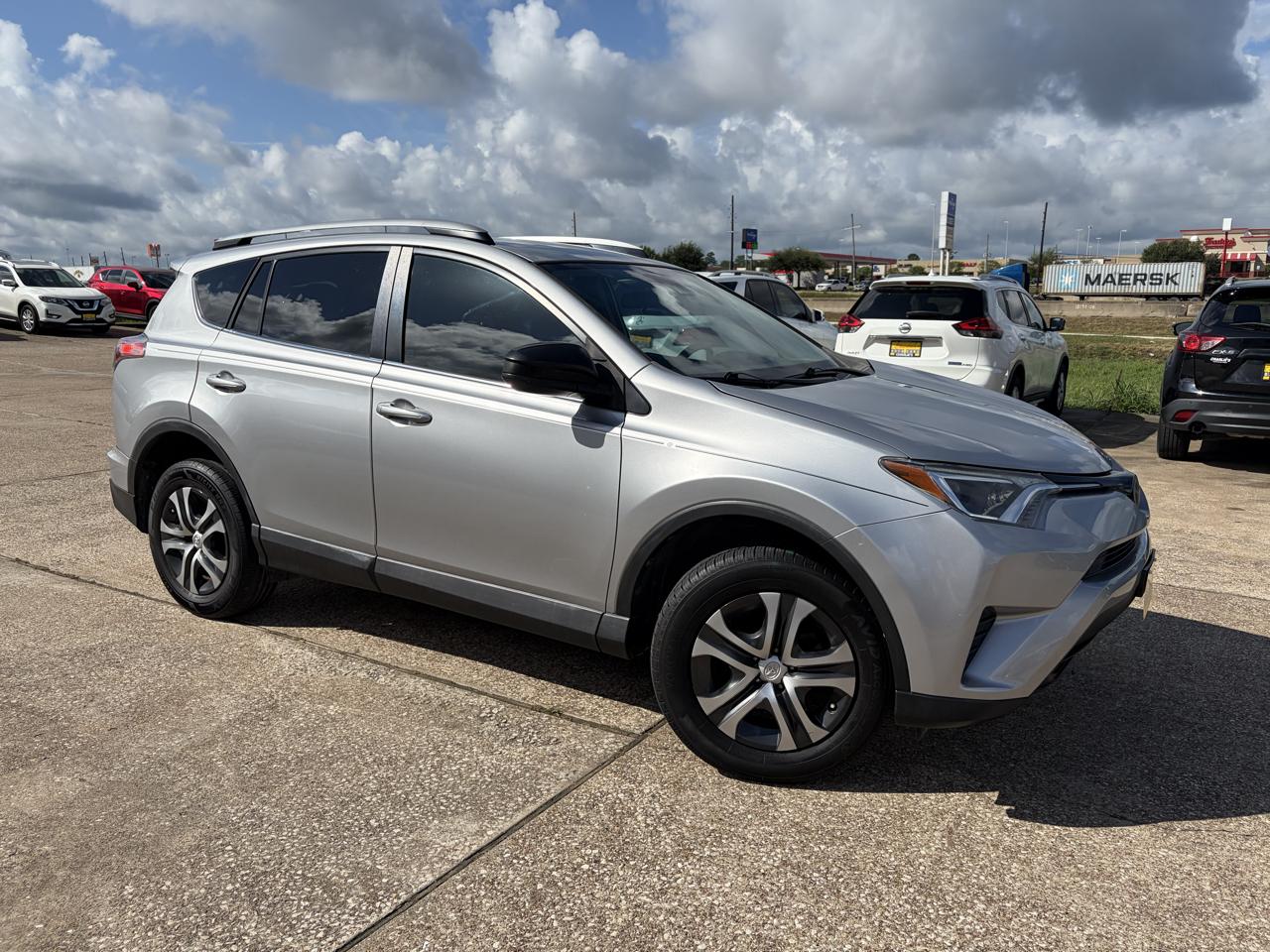 Toyota RAV4 LE FWD (Natl) 2018