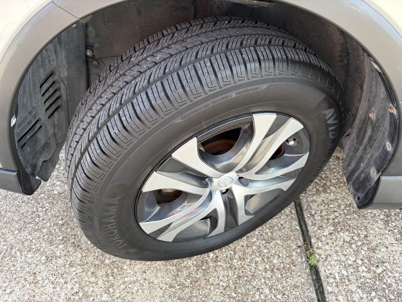 Toyota RAV4 LE FWD (Natl) 2018