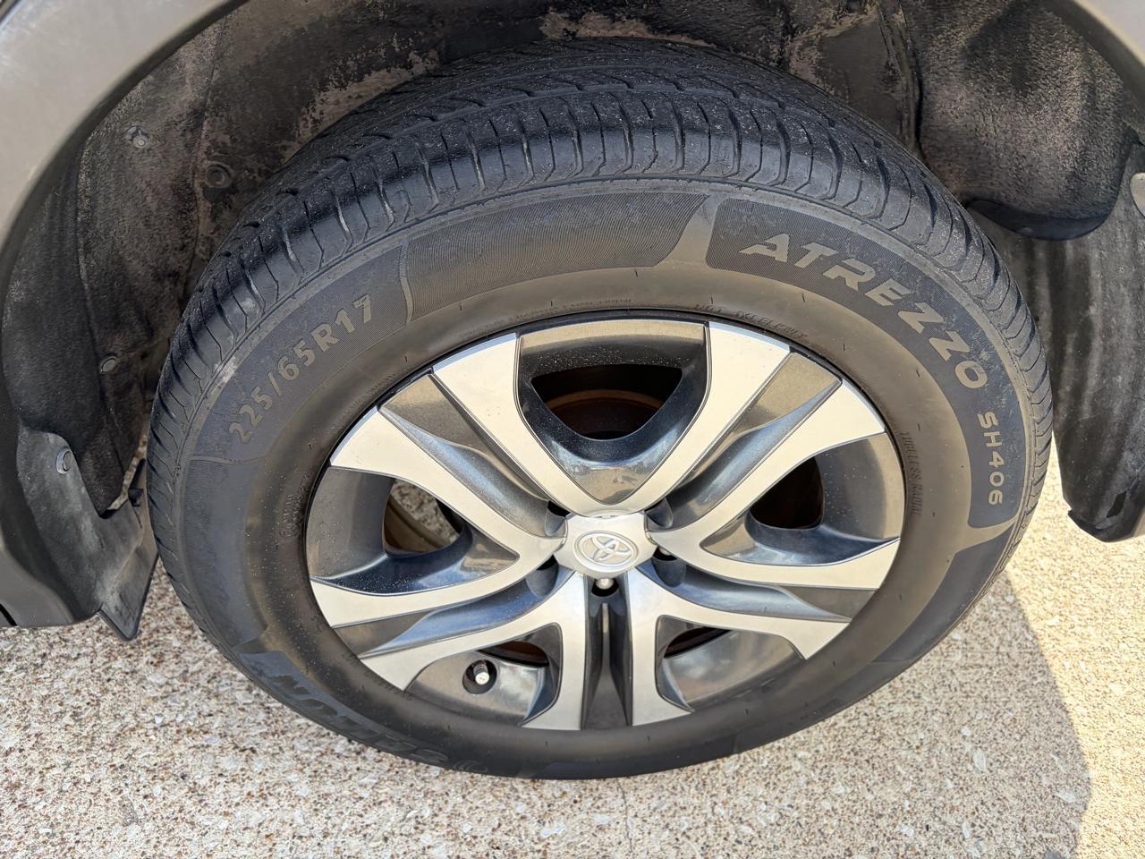 Toyota RAV4 LE FWD (Natl) 2018