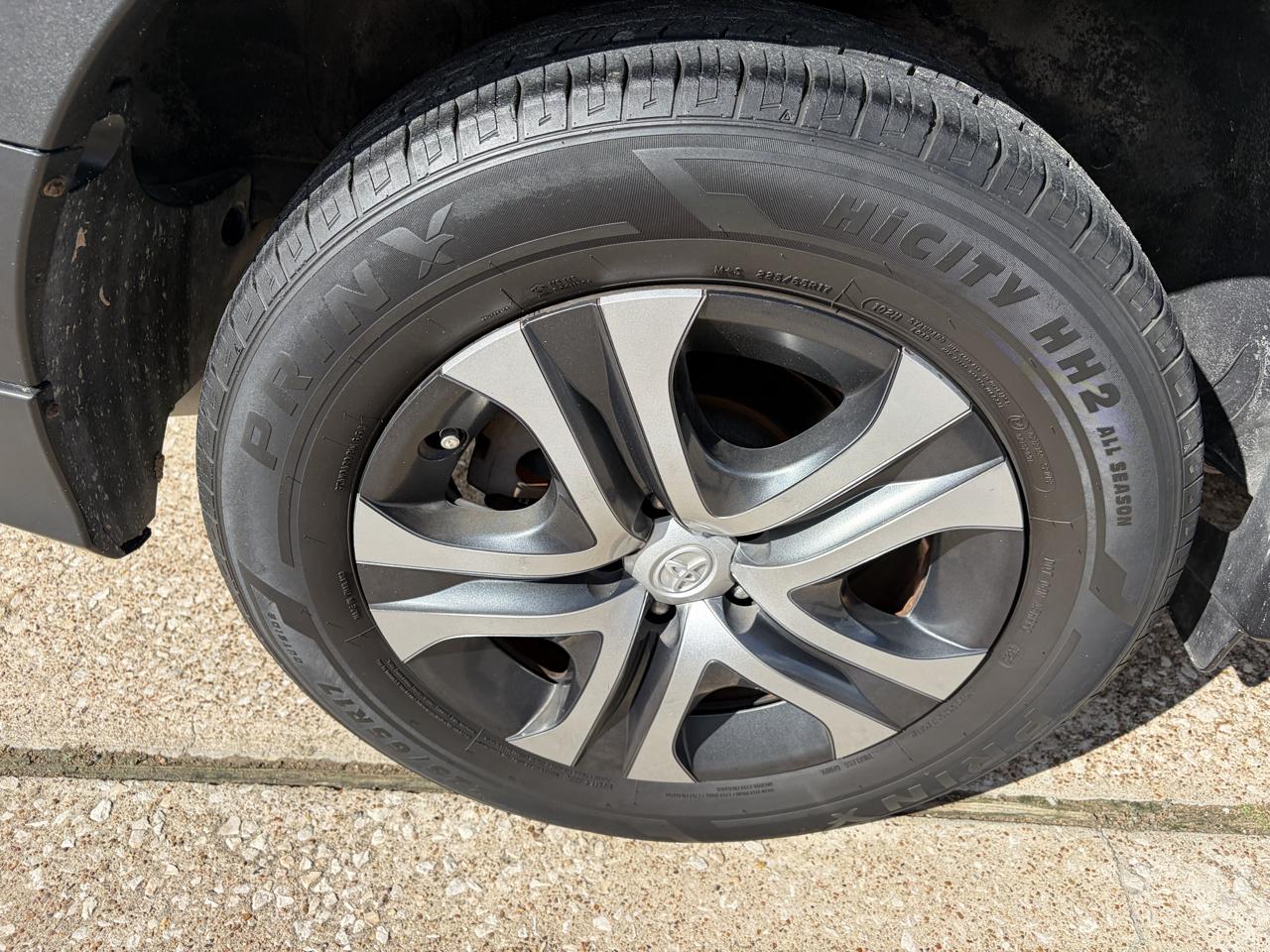 Toyota RAV4 LE FWD (Natl) 2018