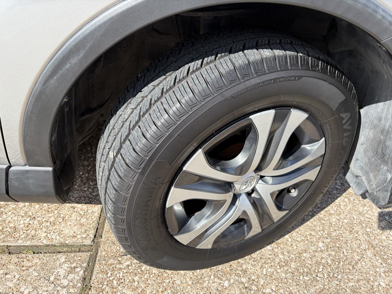 Toyota RAV4 LE FWD (Natl) 2018