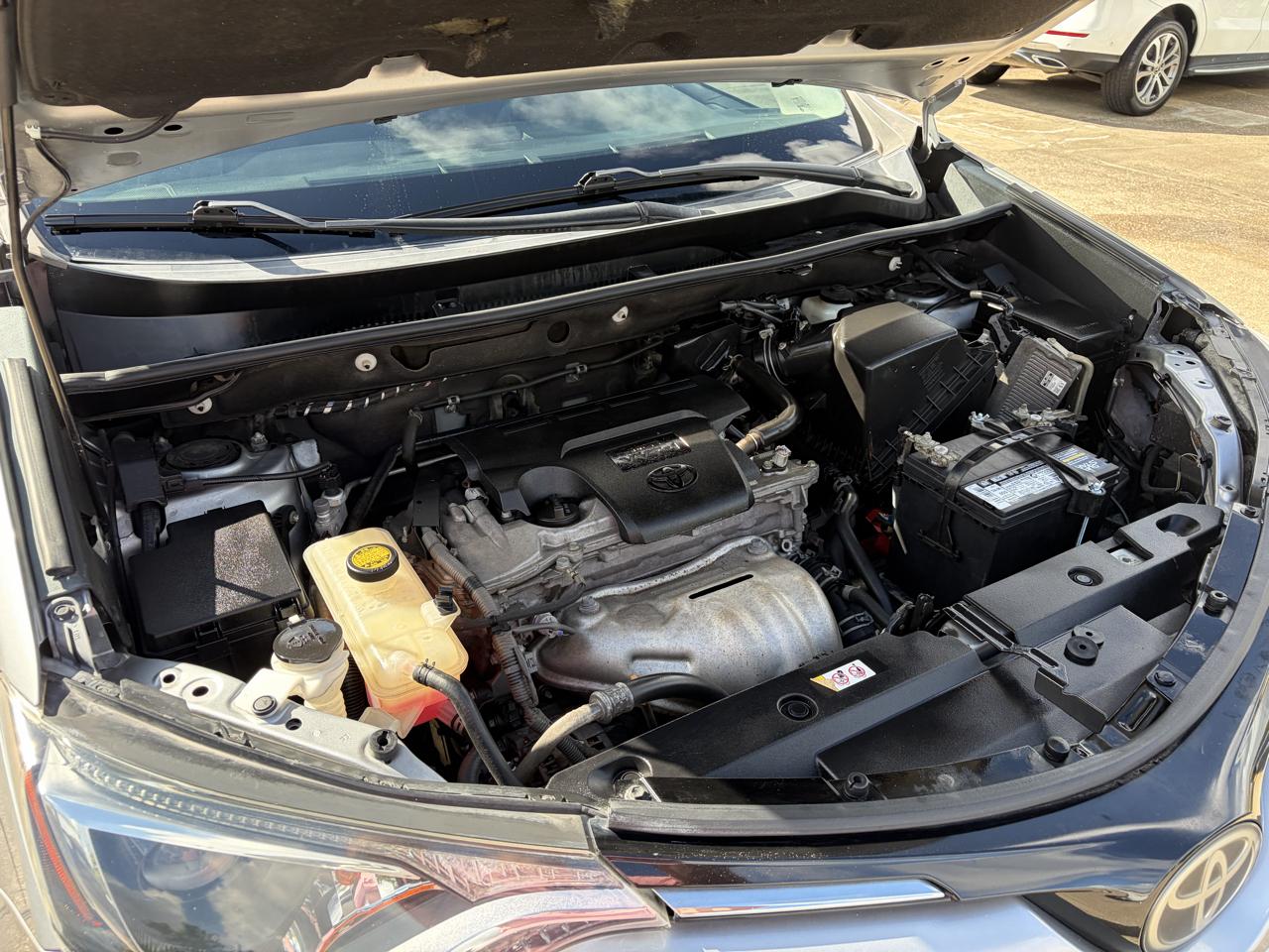 Toyota RAV4 LE FWD (Natl) 2018