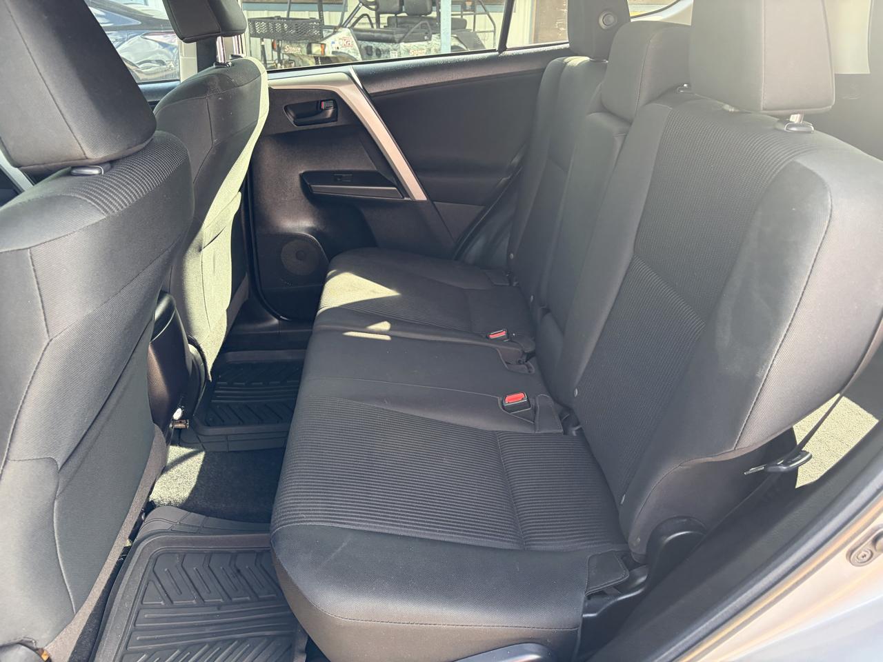 Toyota RAV4 LE FWD (Natl) 2018