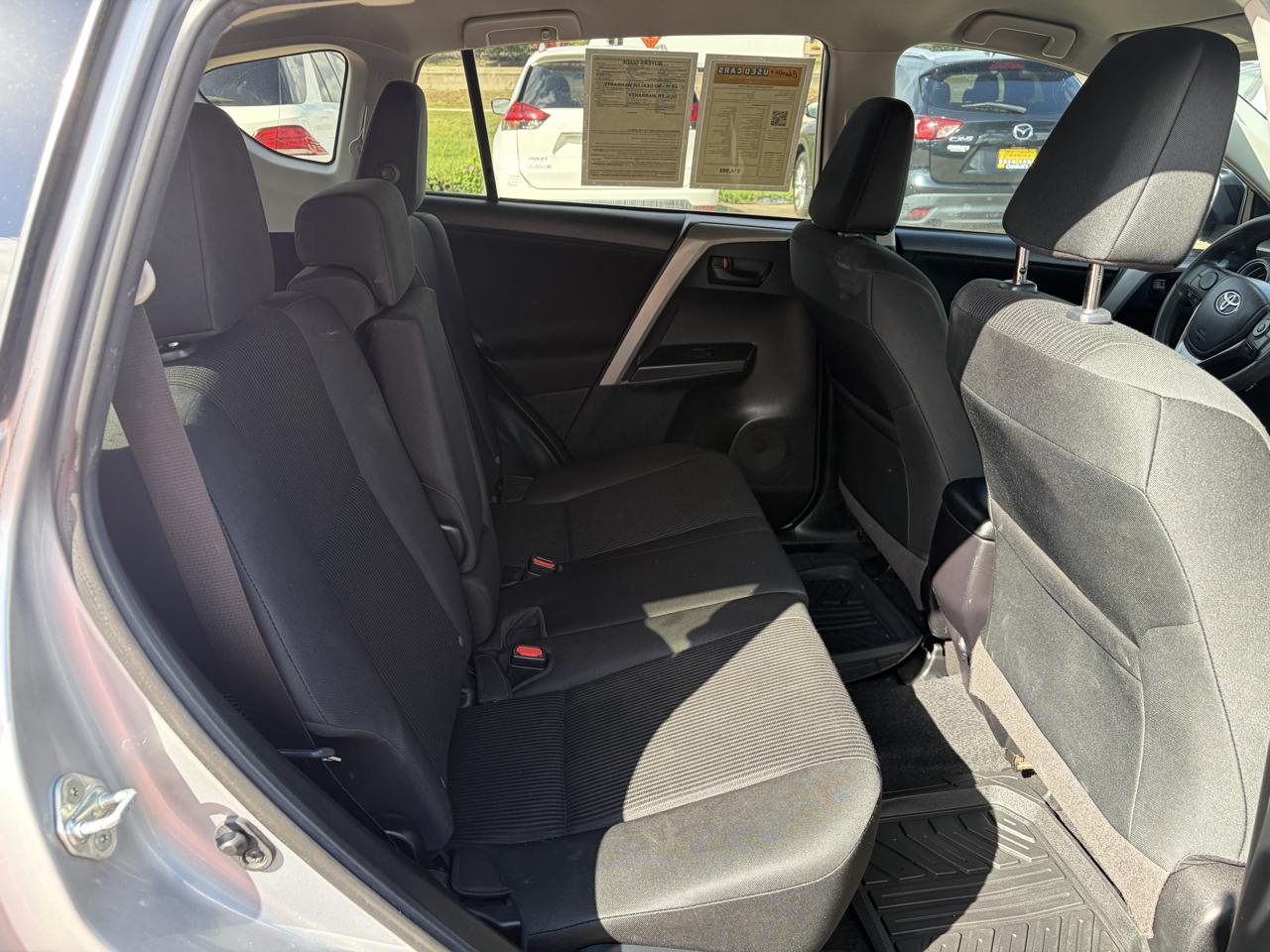 Toyota RAV4 LE FWD (Natl) 2018