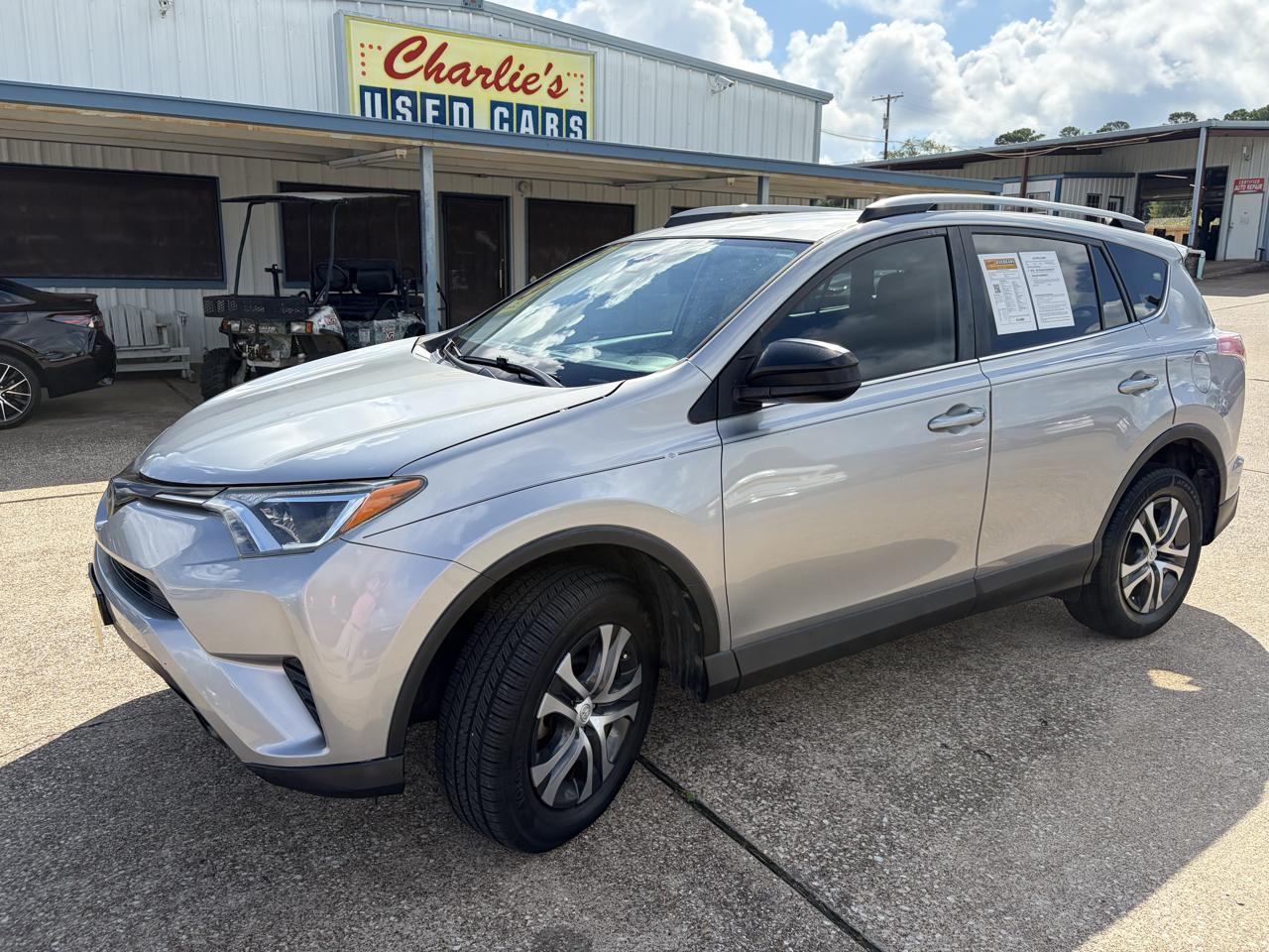 Toyota RAV4 LE FWD (Natl) 2018