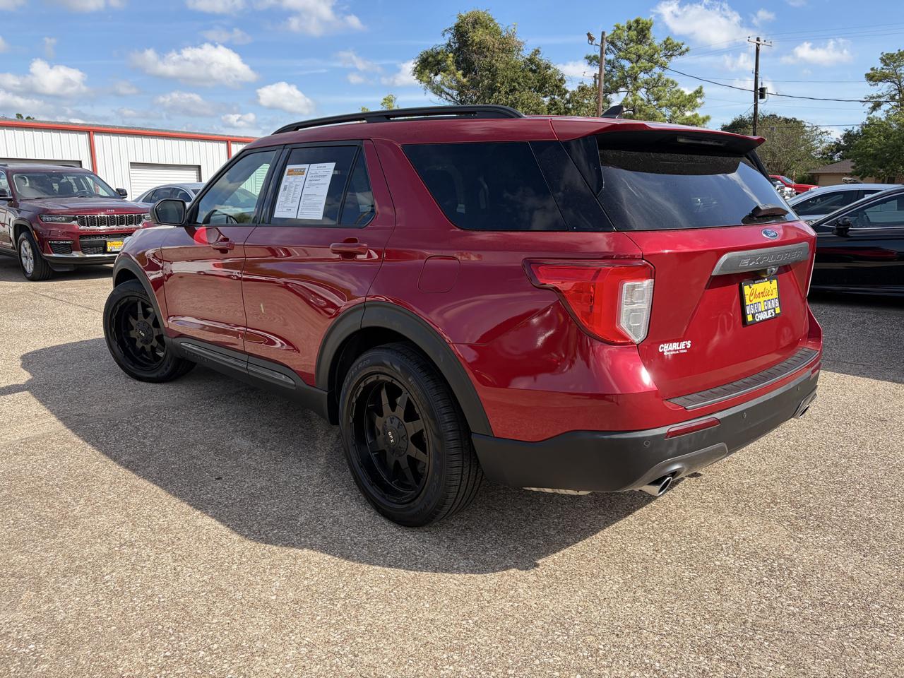 Ford Explorer photo 3