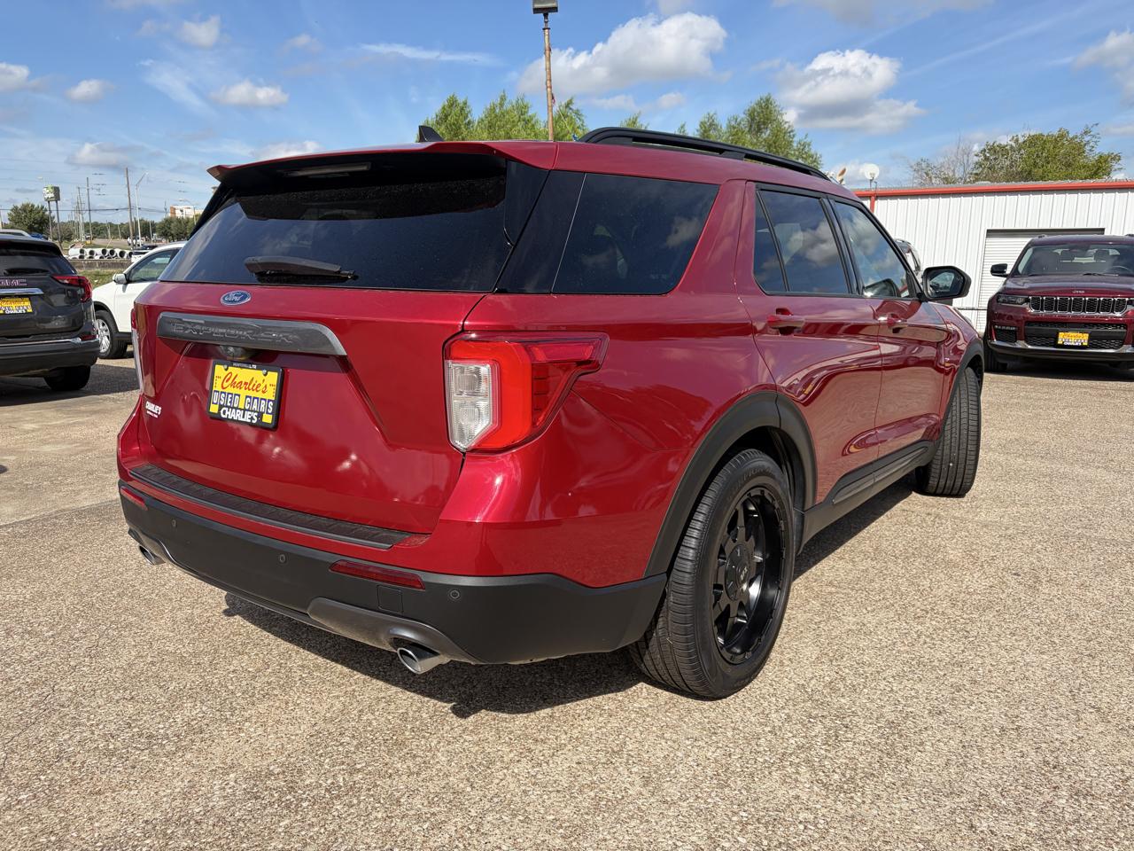 Ford Explorer photo 5