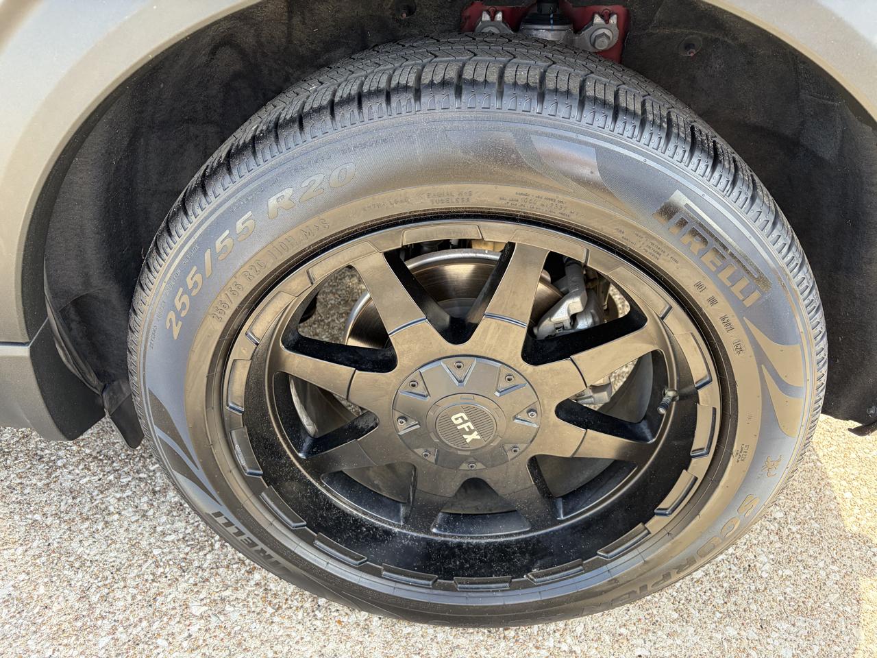 Ford Explorer photo 10