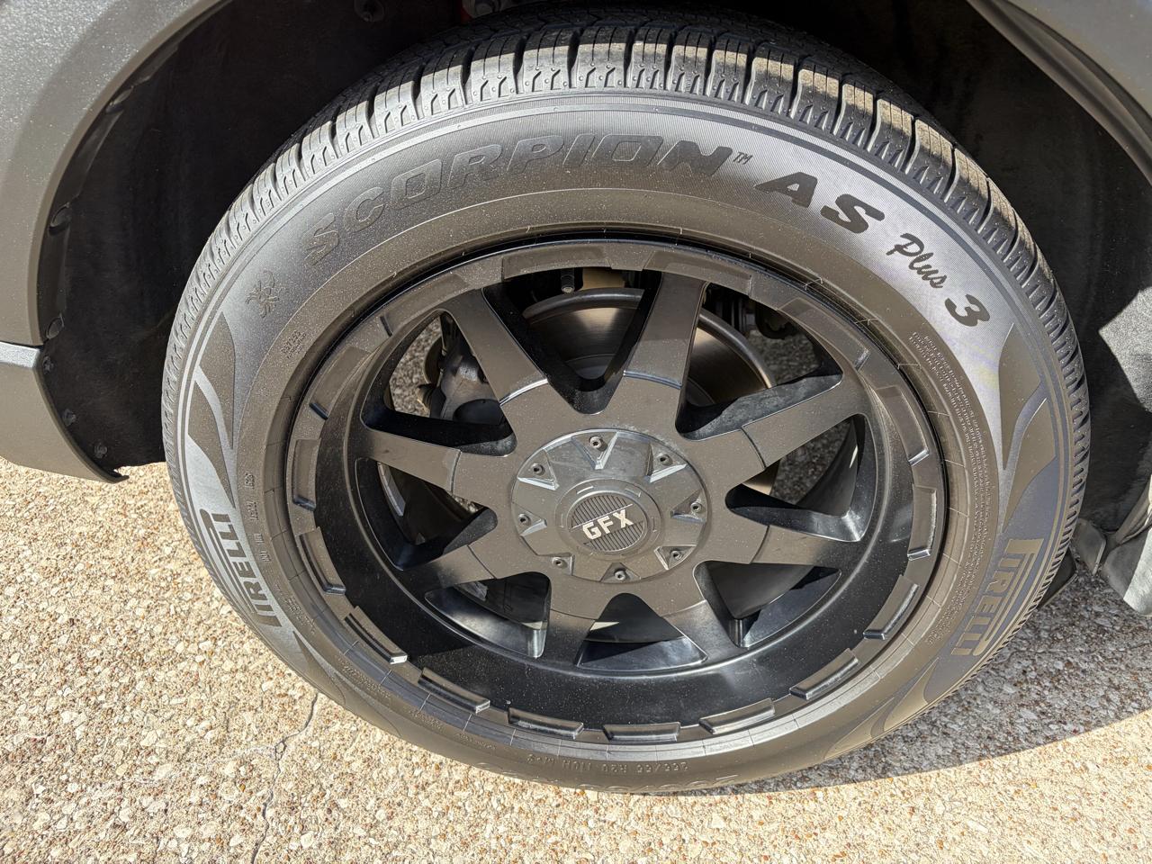 Ford Explorer photo 11