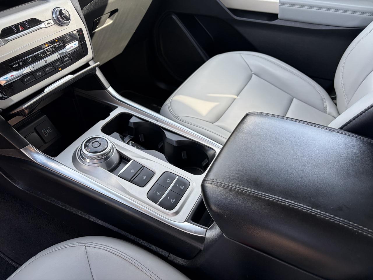 Ford Explorer photo 19