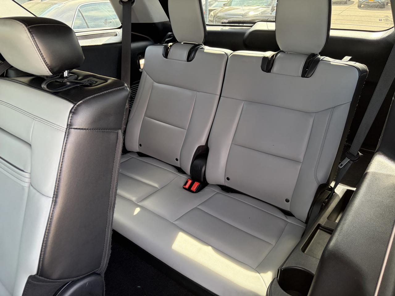 Ford Explorer photo 21