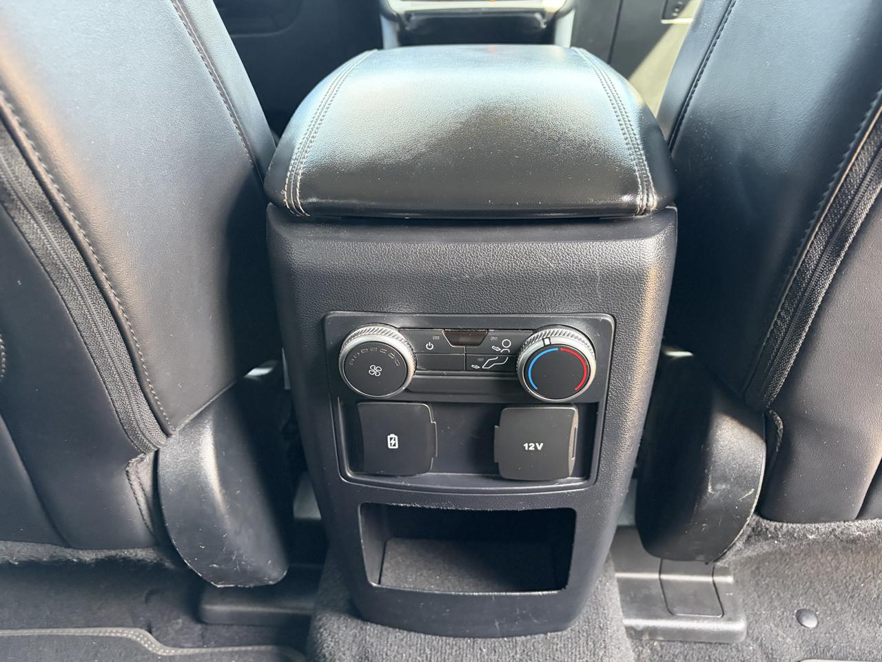 Ford Explorer photo 24