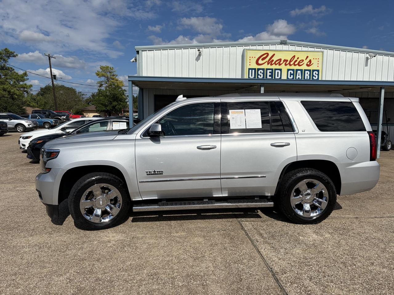 Chevrolet Tahoe photo 2