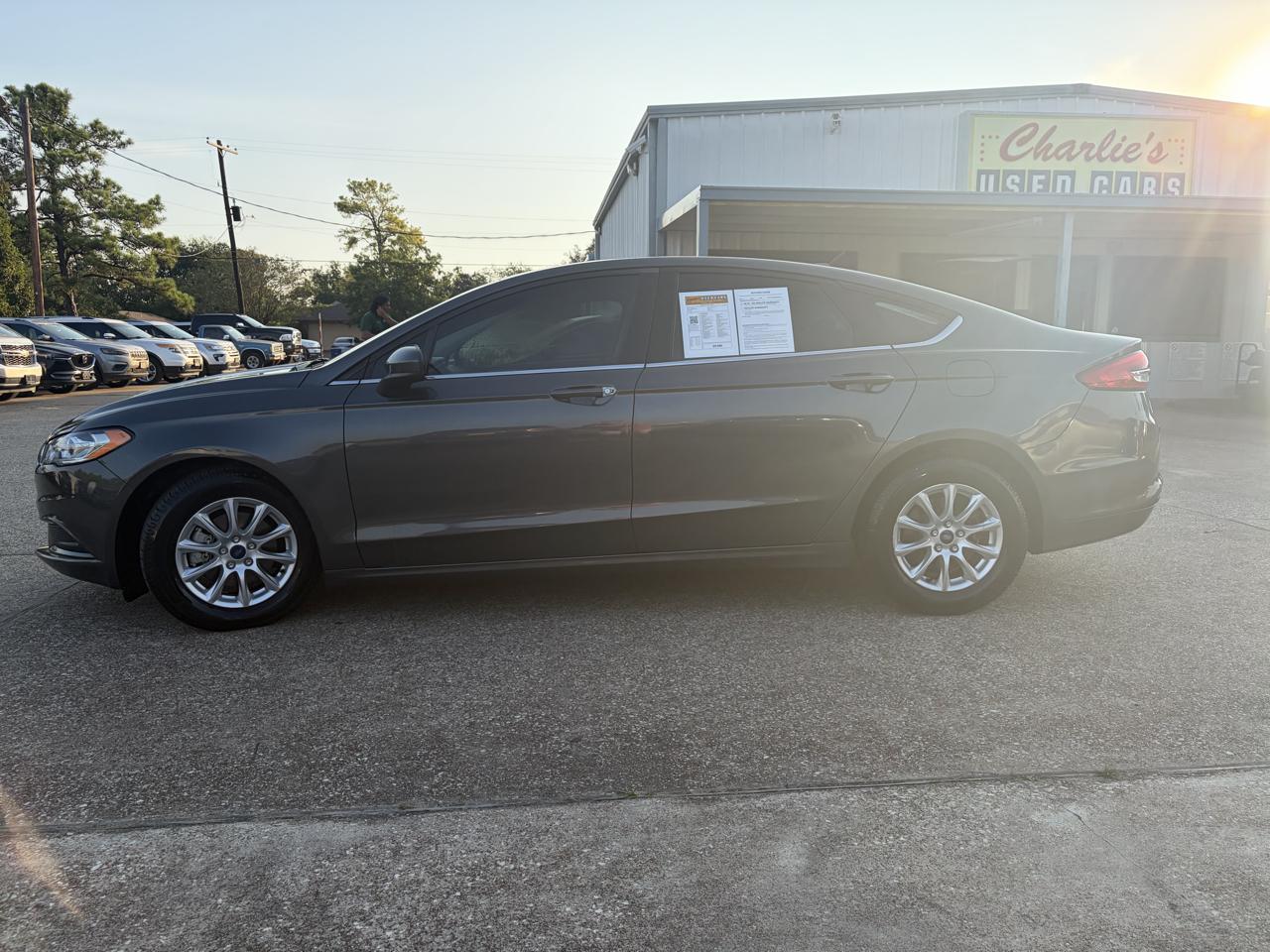 Ford Fusion S FWD 2018