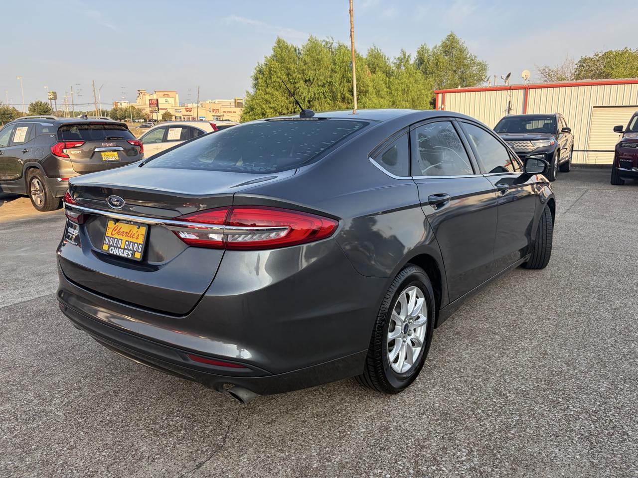Ford Fusion S FWD 2018