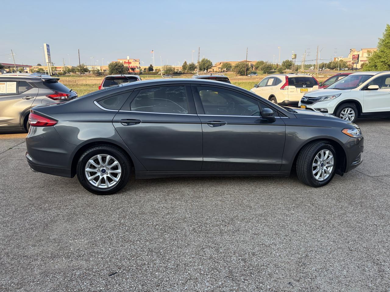 Ford Fusion S FWD 2018