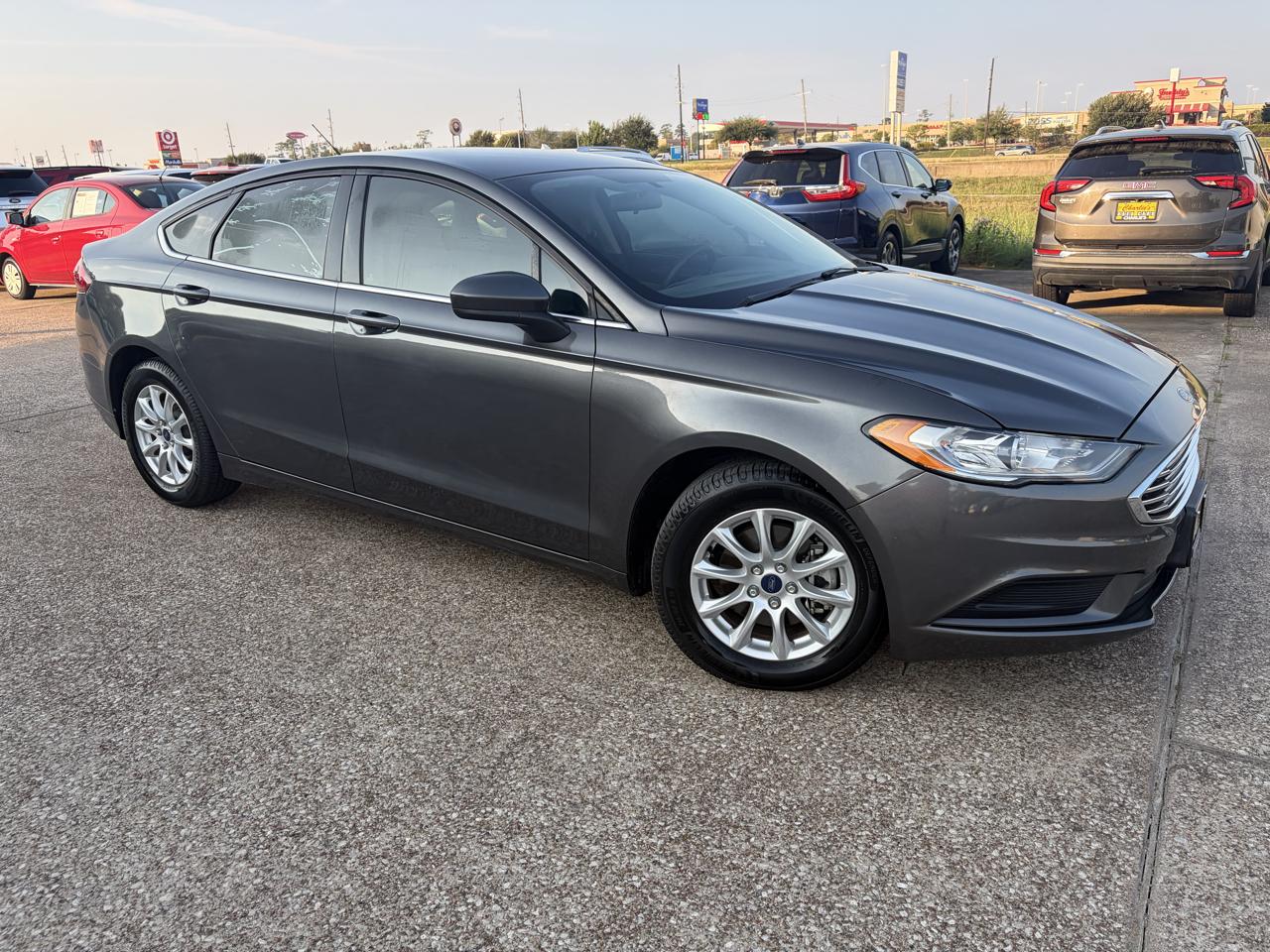 Ford Fusion S FWD 2018