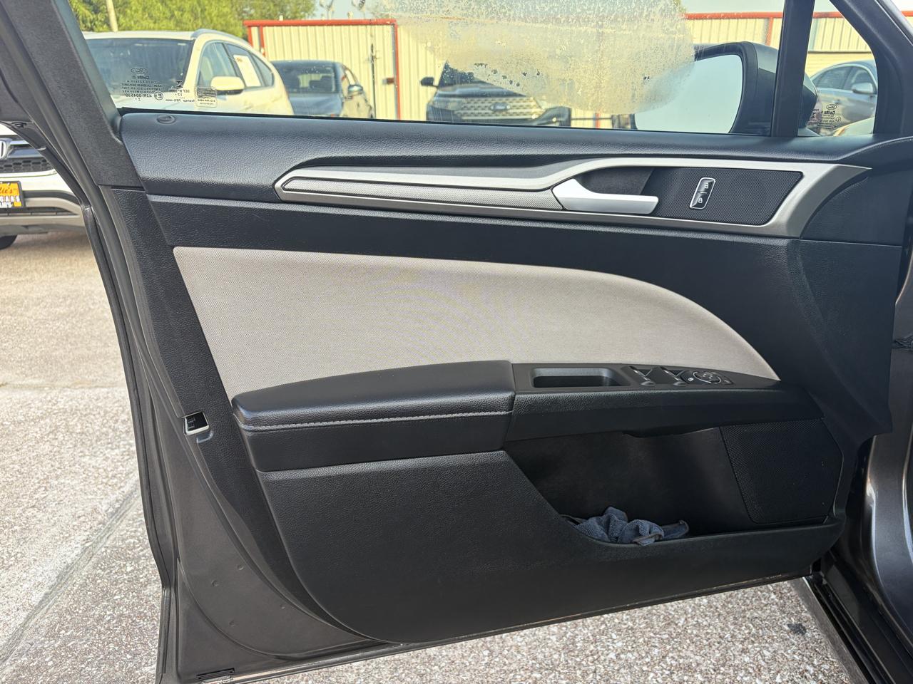 Ford Fusion S FWD 2018