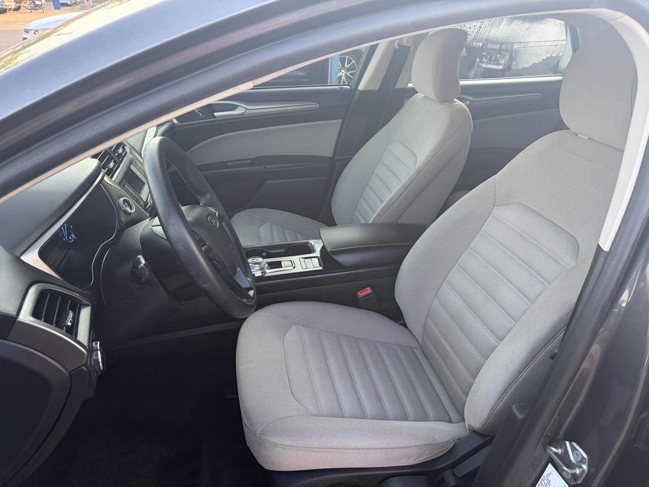 Ford Fusion S FWD 2018