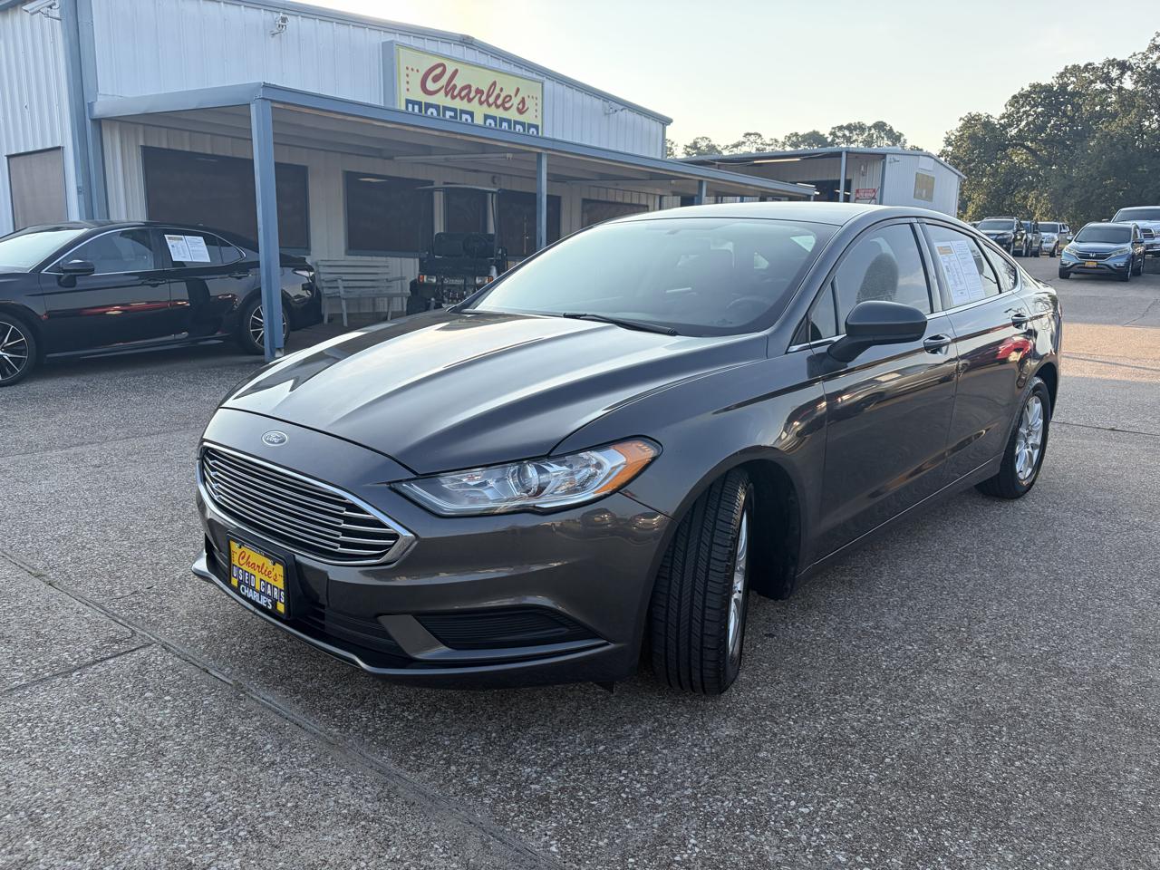 Ford Fusion S FWD 2018