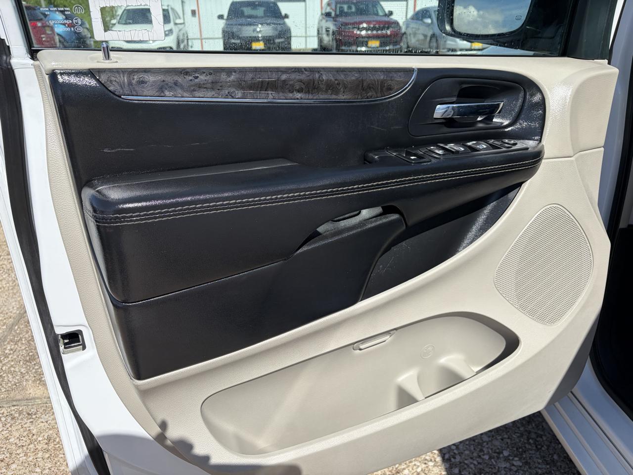 Chrysler Town & Country 4dr Wgn Touring 2016