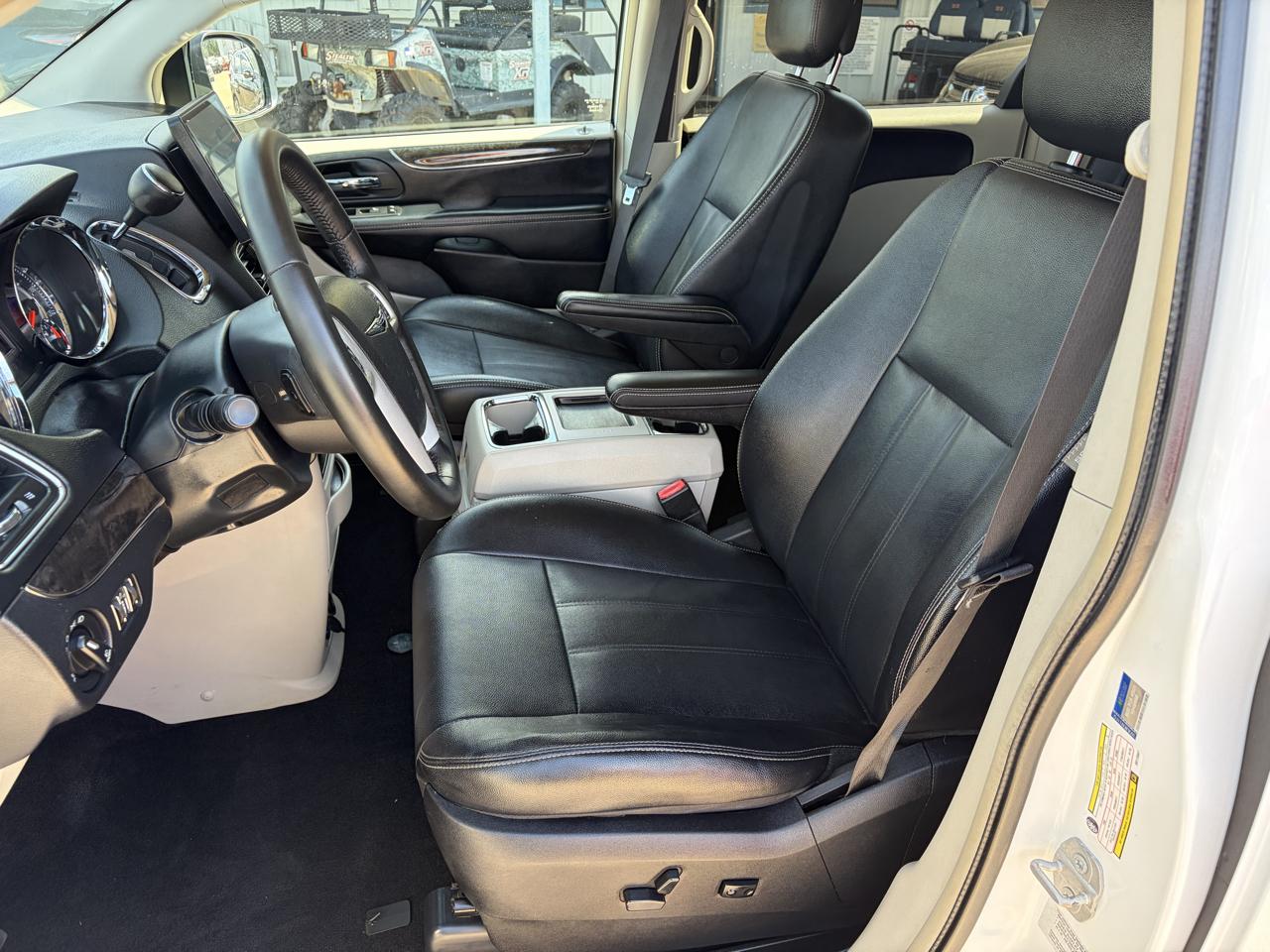 Chrysler Town & Country 4dr Wgn Touring 2016