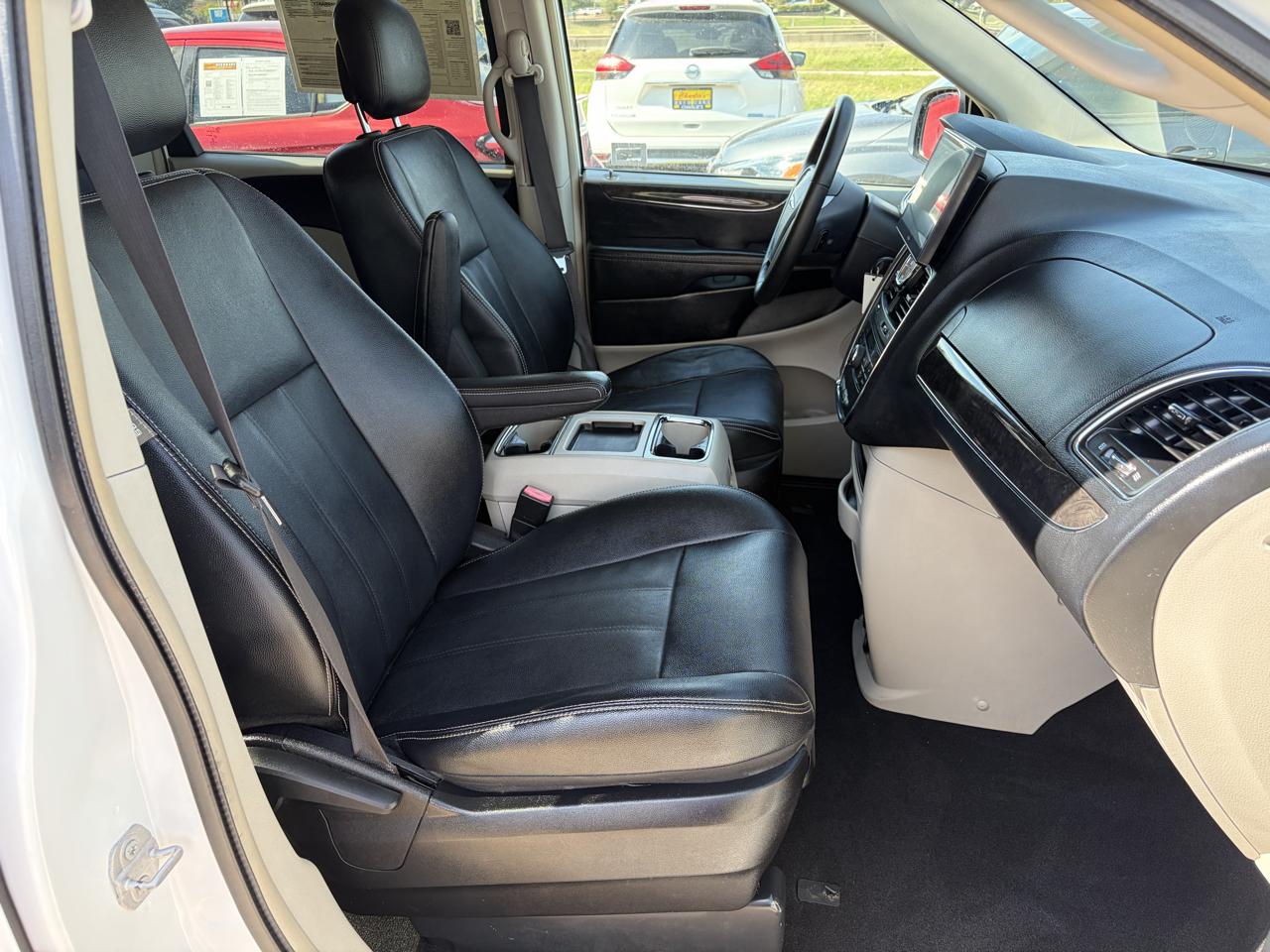 Chrysler Town & Country 4dr Wgn Touring 2016