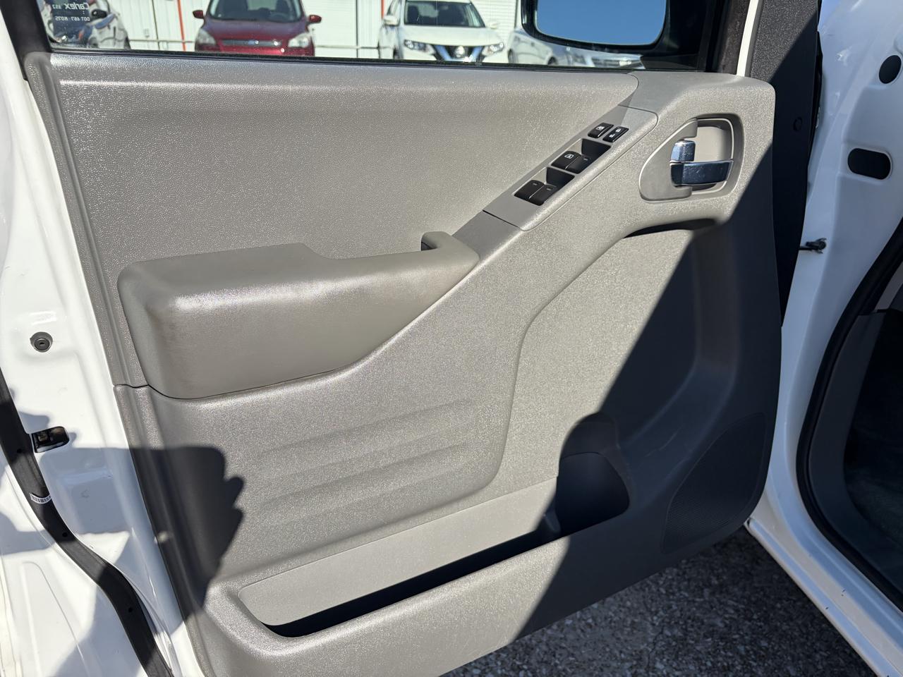 Nissan Frontier Crew Cab 4x4 SV V6 Auto 2018