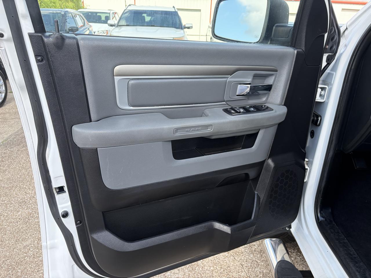 RAM 1500 2WD Quad Cab 140.5" Big Horn 2015