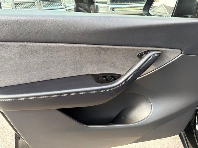 Tesla Model Y  2020