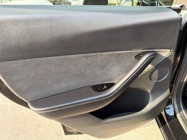 Tesla Model Y  2020